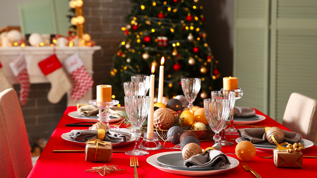 Table de Noël en noir et or : 6 conseils déco – Blog BUT